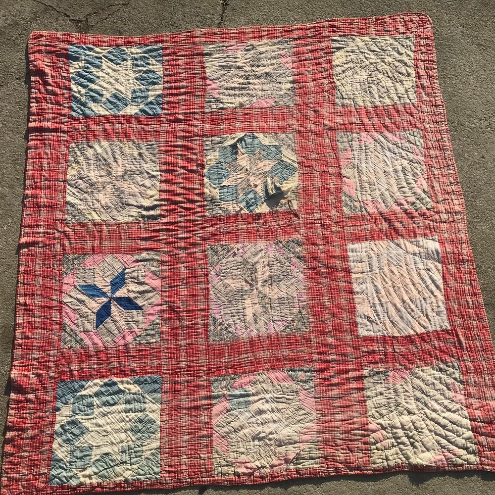 Vintage Hand sewn Quilt - Picture 2 of 7